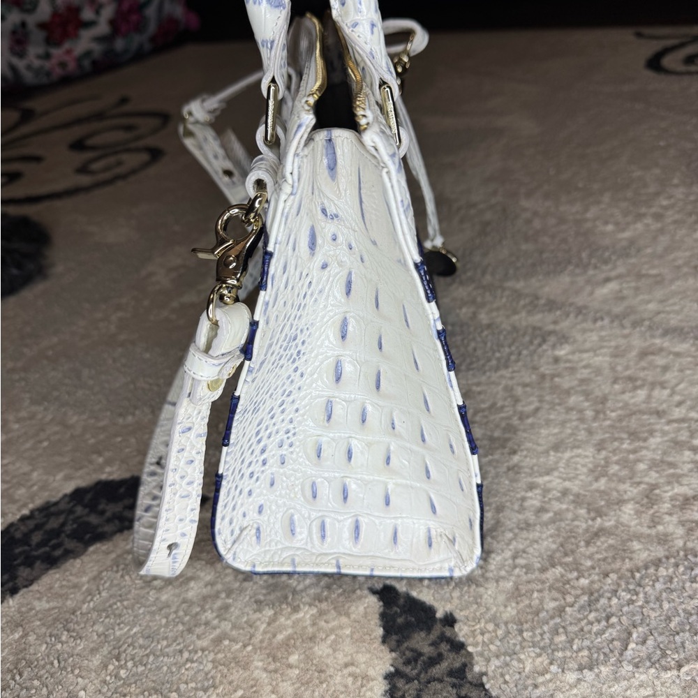 PERFECT Brahmin White and Navy Crocodile Embossed Duxberry Style Satchel - Picture 5 of 16